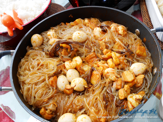 Sotanghon Guisado (SautÃ©ed Glass Noodles)